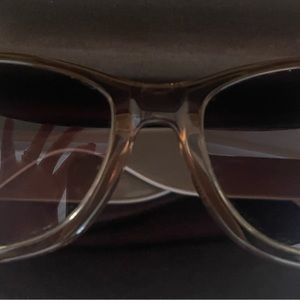 ***COACH SUNGLASSES*** comes with case and polish cloth. Excellent condition